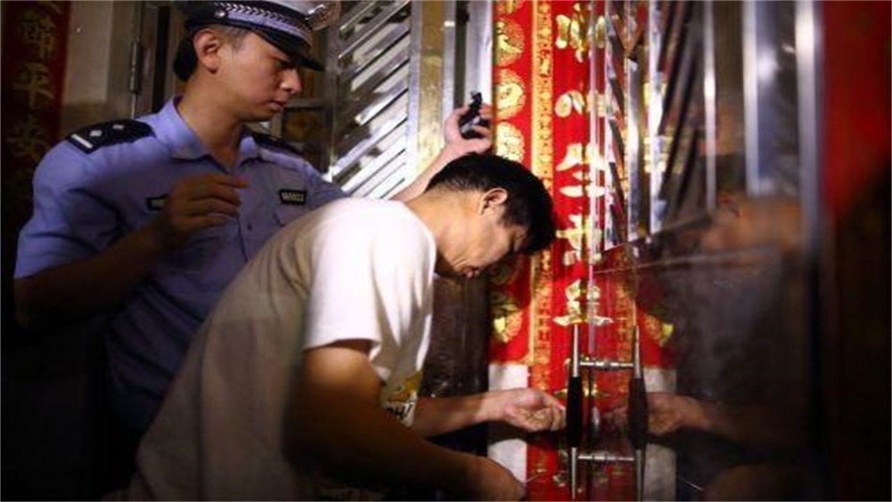 镇远县请开锁师傅开了锁后，师傅为什么一般都不进门，就算主人请也不进去？